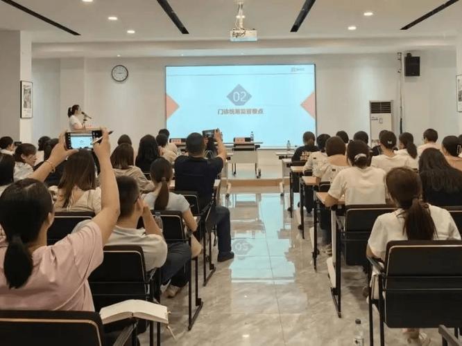 送课入企,开福区医保局召开连锁药店业务培训会